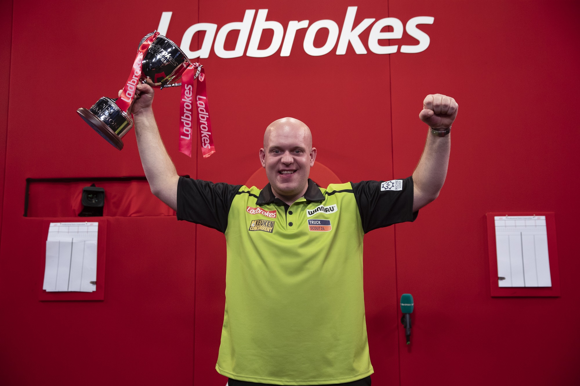 Ladbrokes UK Open glory for ninedart Van Gerwen PDC