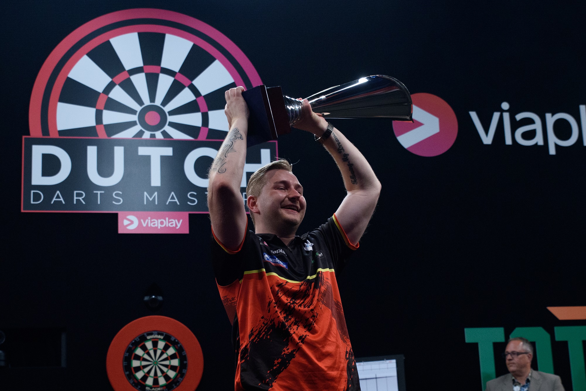 Dominant Van den Bergh claims Viaplay Dutch Darts Masters glory PDC