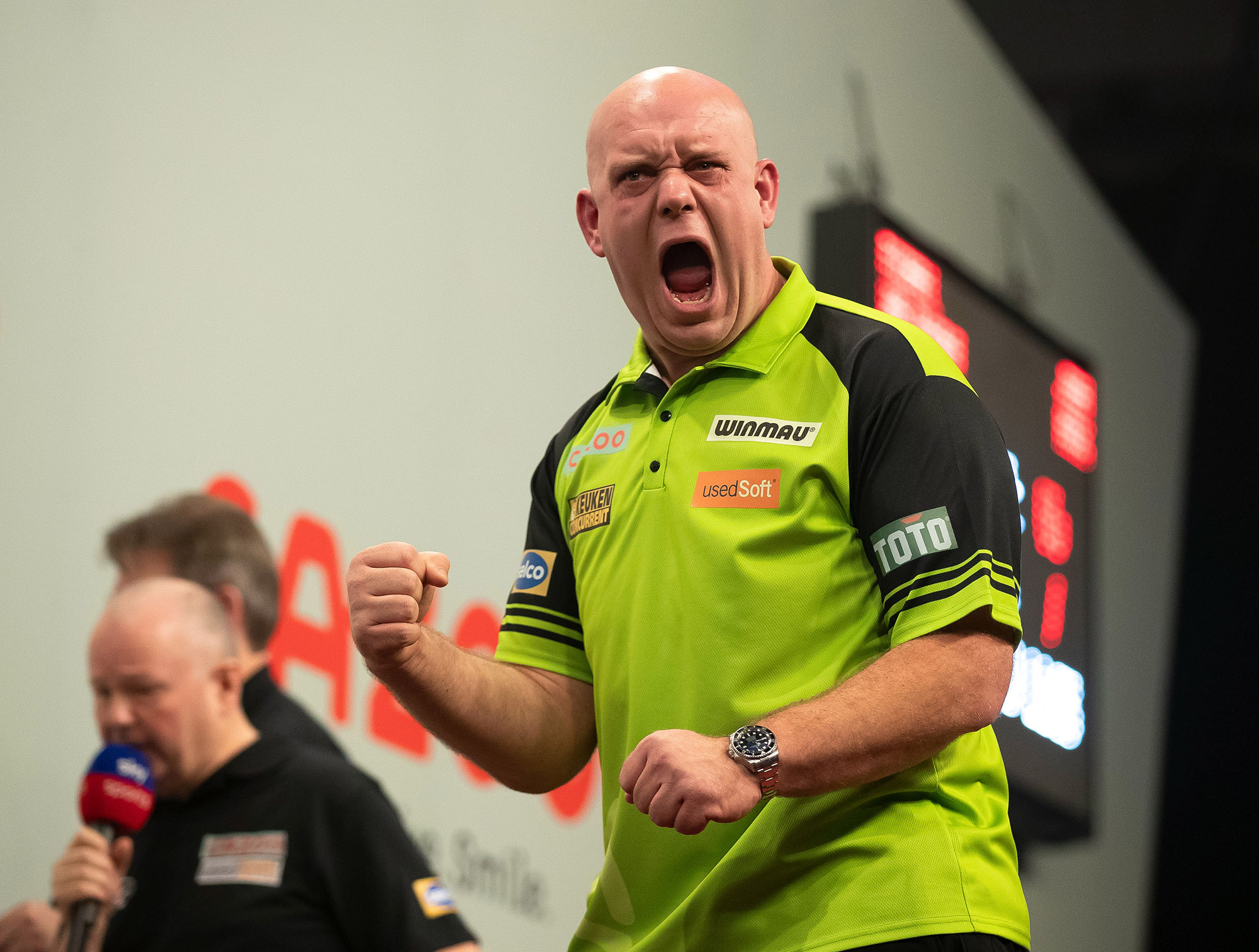 Van Gerwen fires warning ahead of Grand Slam quarterfinals PDC