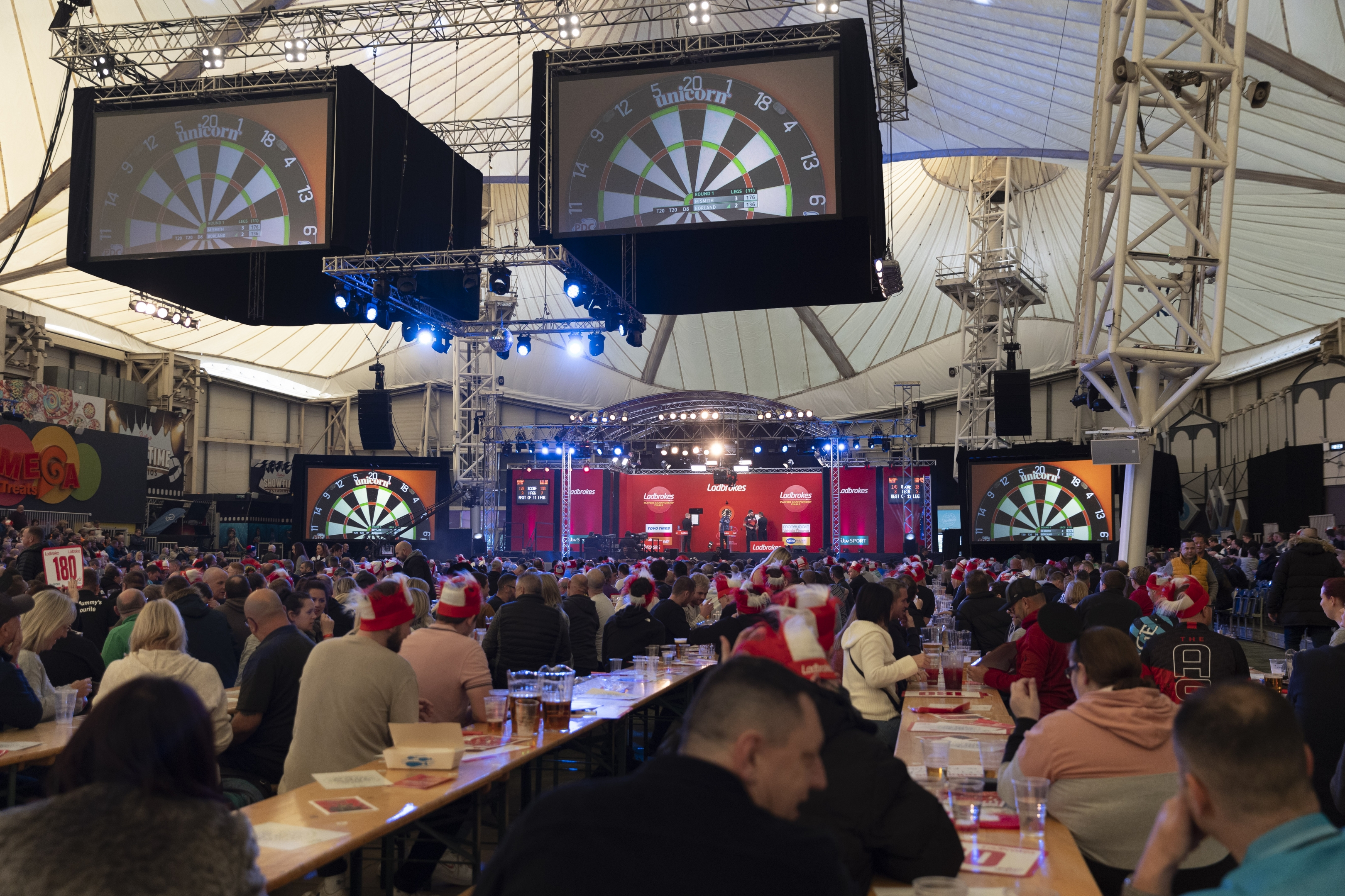 How to watch the 2022 Cazoo Players Championship Finals PDC