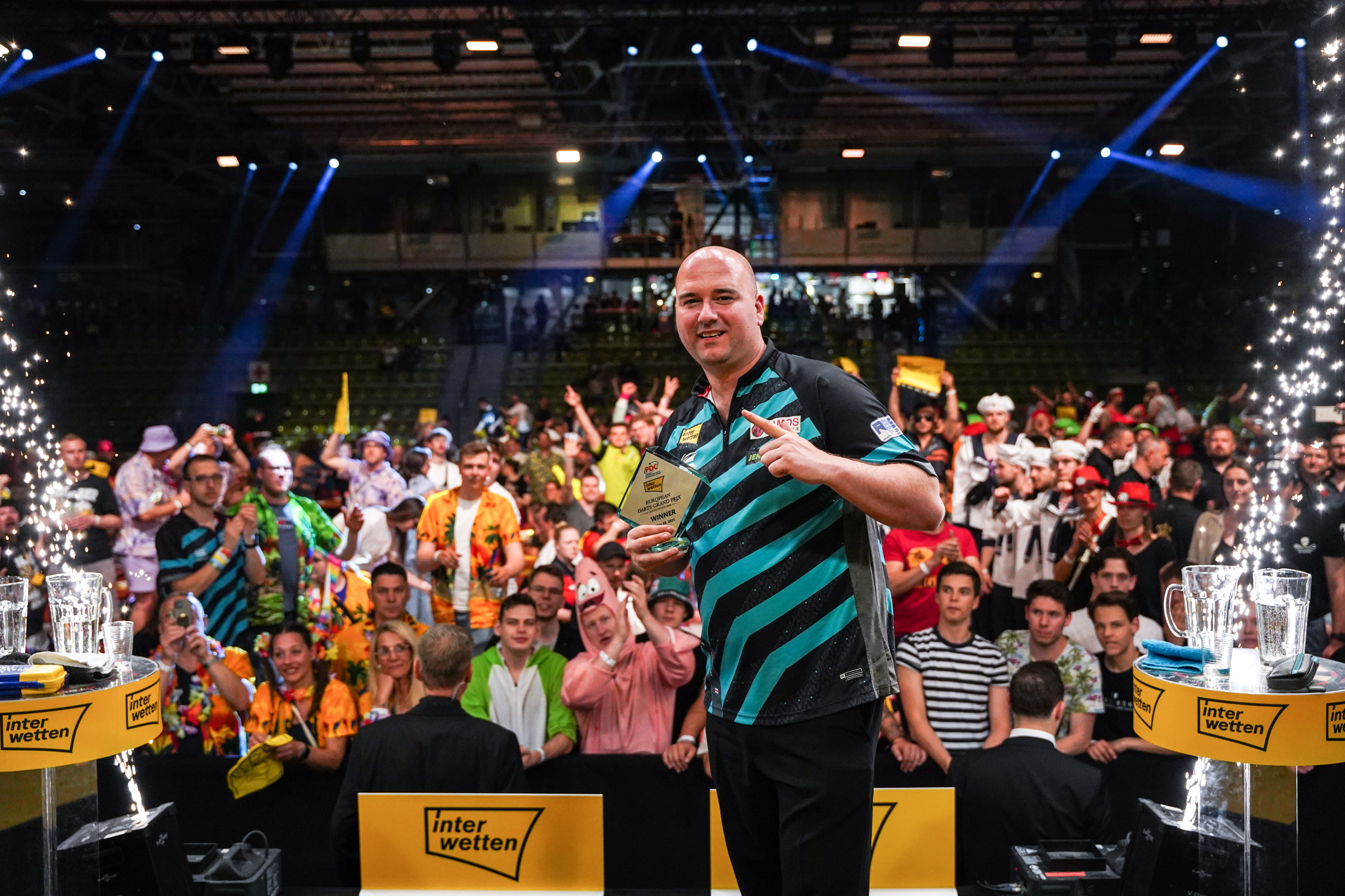 Clinical Cross denies Humphries to claim maiden Euro Tour crown PDC