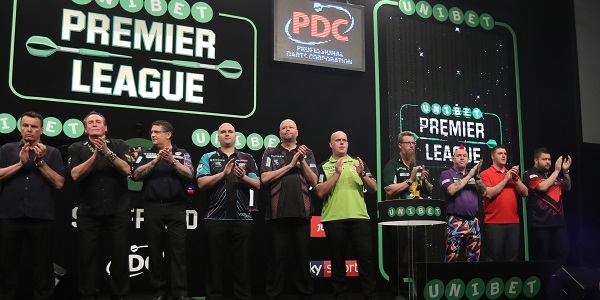 Unibet Premier League players applause (PDC)