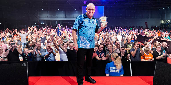 Ian White (Kelly Deckers, PDC Europe)