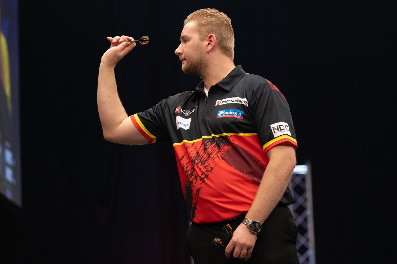 Dimitri Van den Bergh in action at the 2021 Nordic Darts Masters