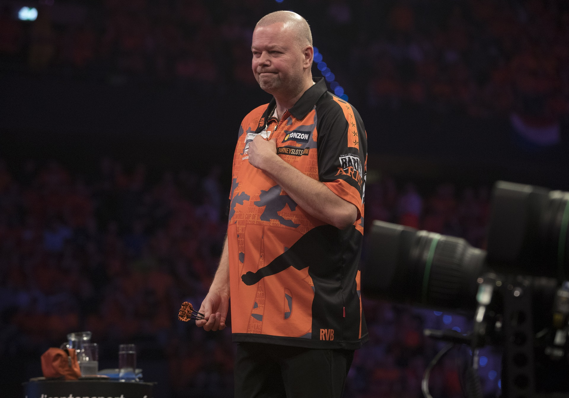 2019 - The Barney Army are unable to inspire their hero to a Rotterdam win on Night Eight