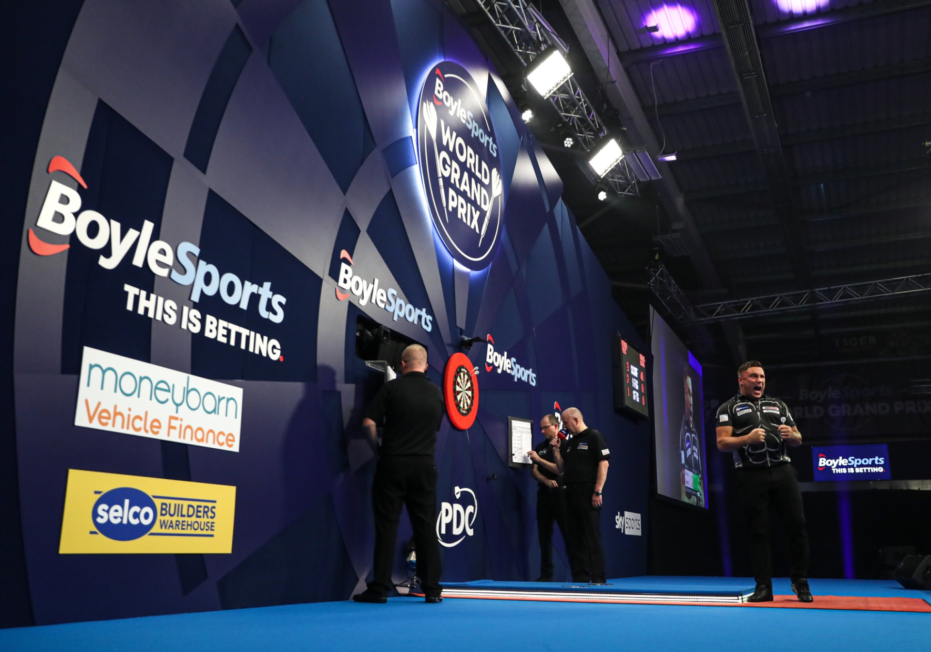 Gerwyn Price v Madars Razma (Kieran Cleeves/PDC)