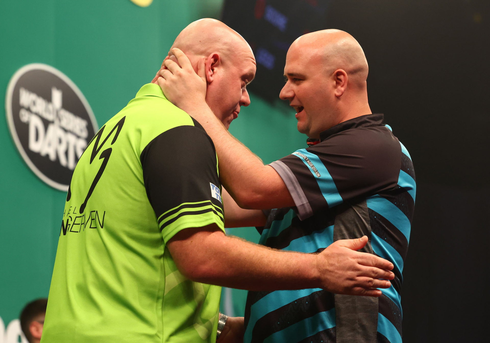 Van Gerwen & Cross (Ed Mulholland/PDC)