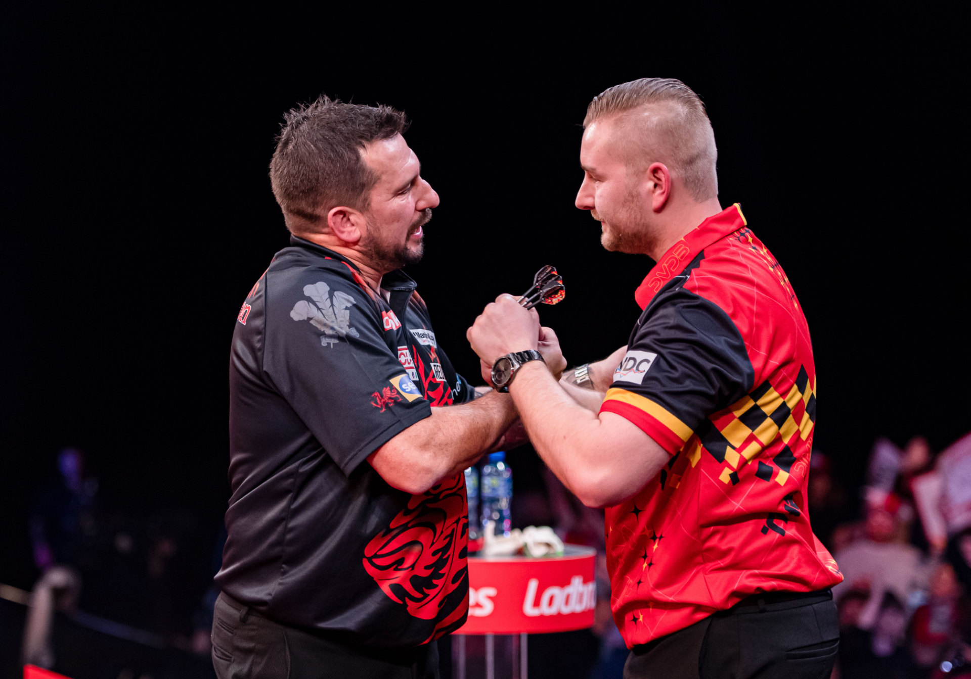 Jonny Clayton, Dimitri Van den Bergh