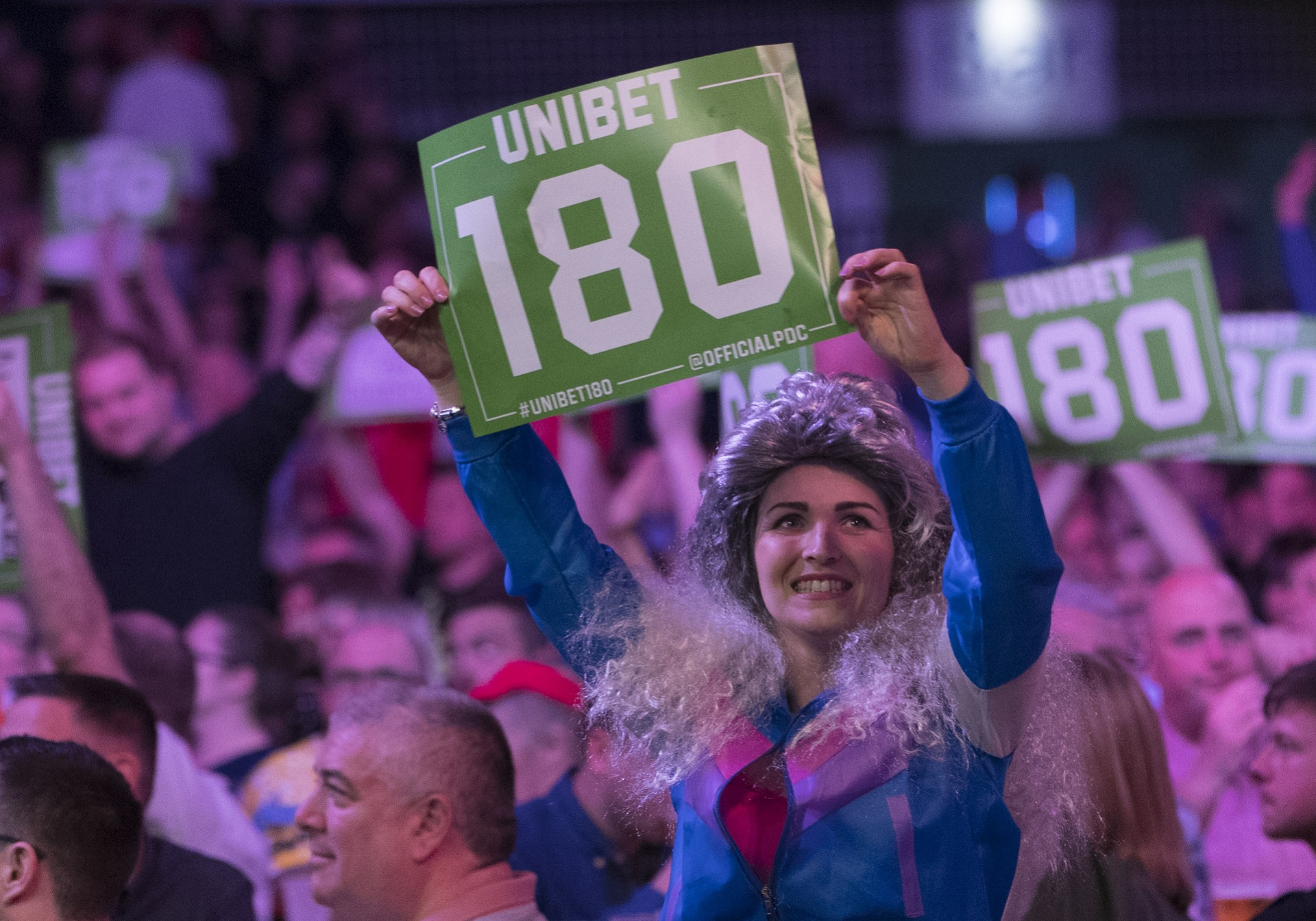 Fans at the Motorpoint Arena (Lawrence Lustig, PDC)