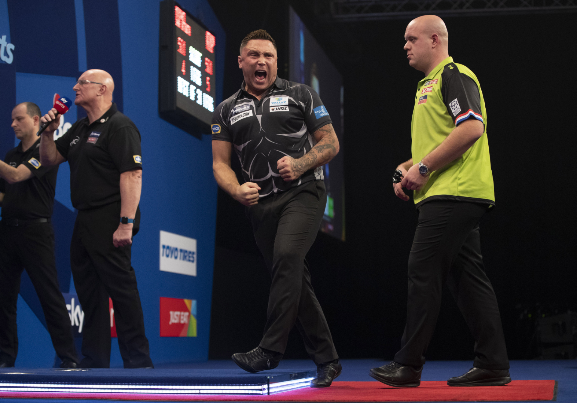 Gerwyn Price, Michael van Gerwen (Lawrence Lustig, PDC)