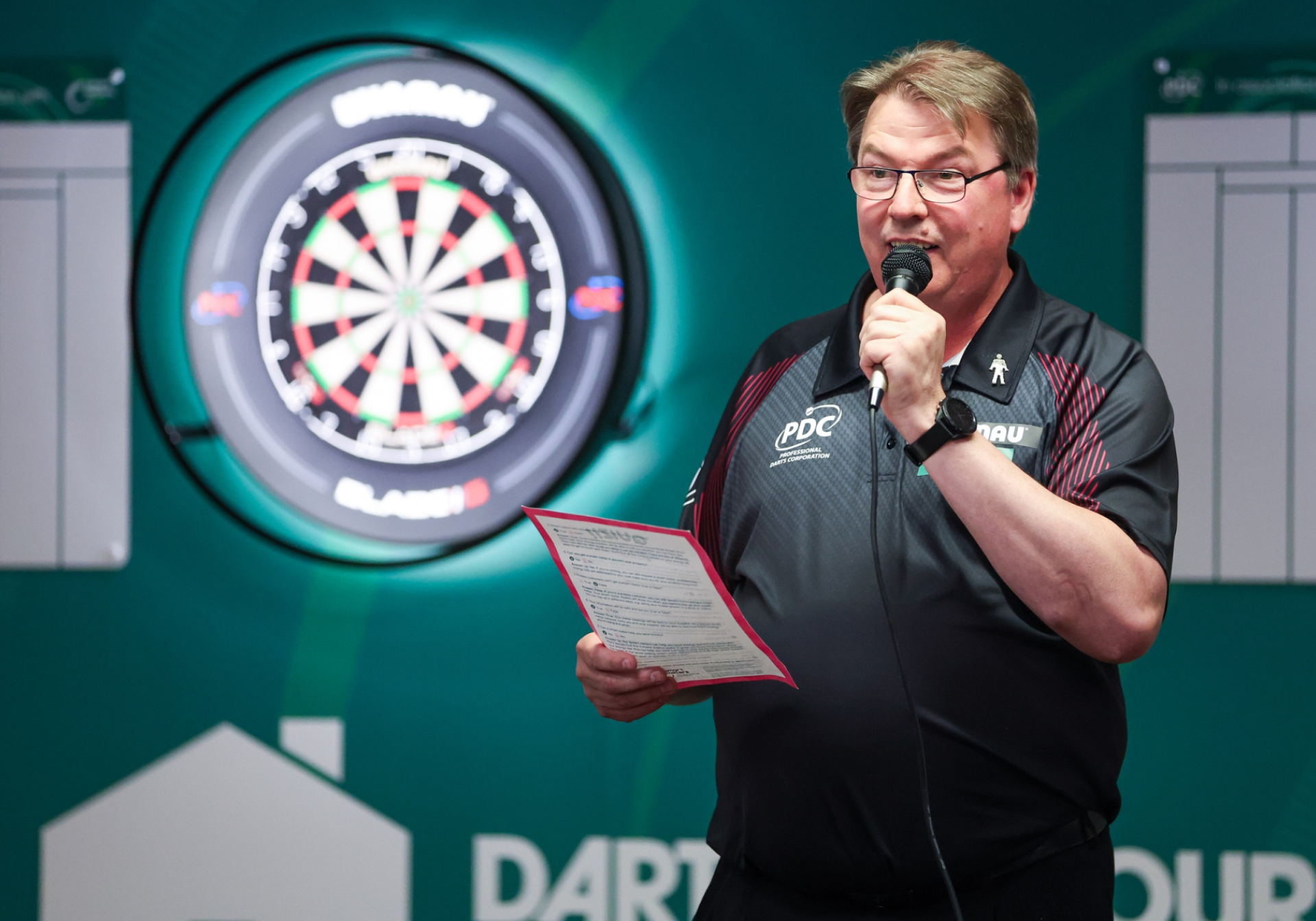 PDC official Scott Gibling