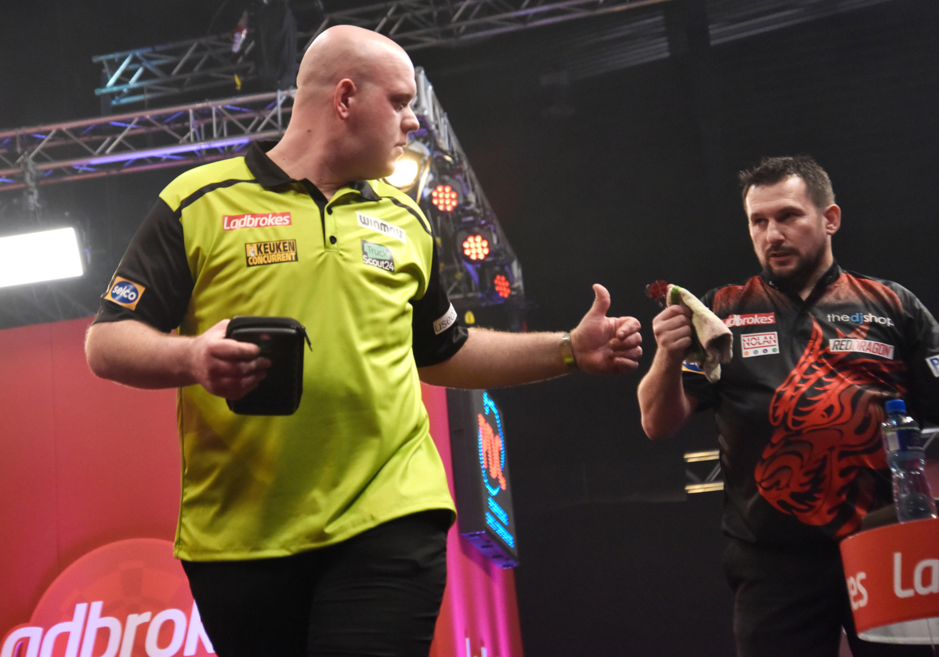 Michael van Gerwen, Jonny Clayton