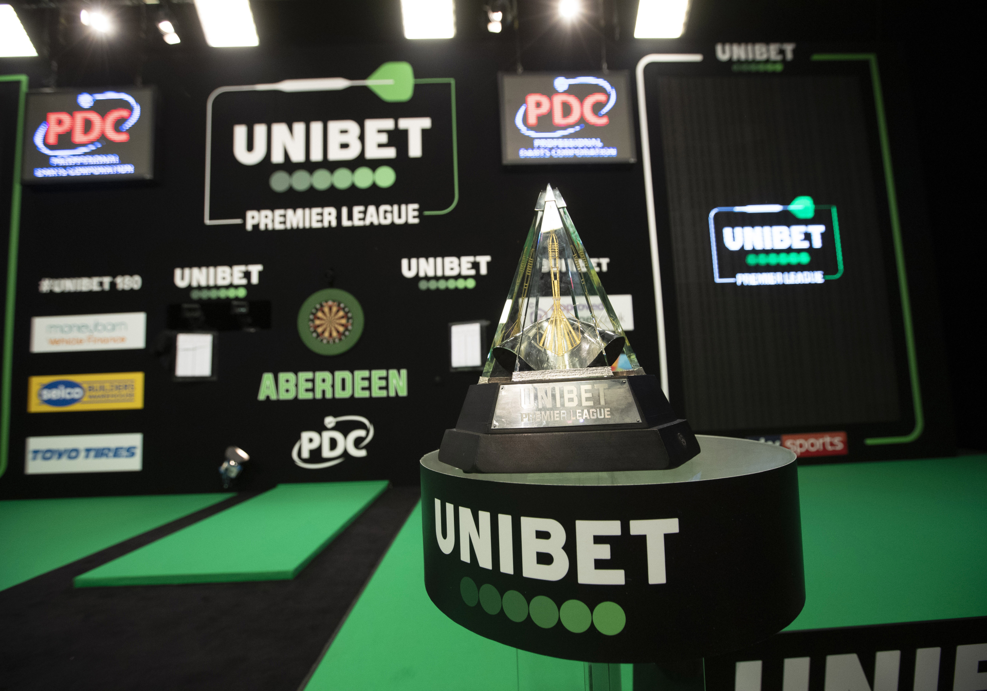 Aberdeen Premier League stage (Lawrence Lustig, PDC)