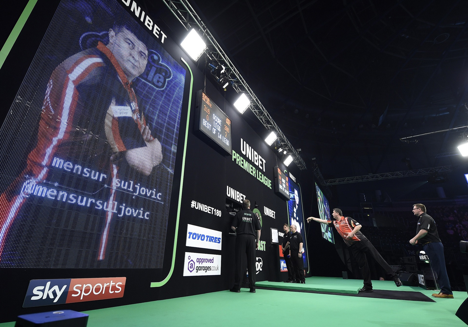 Unibet Premier League, Belfast (Michael Cooper, PDC)