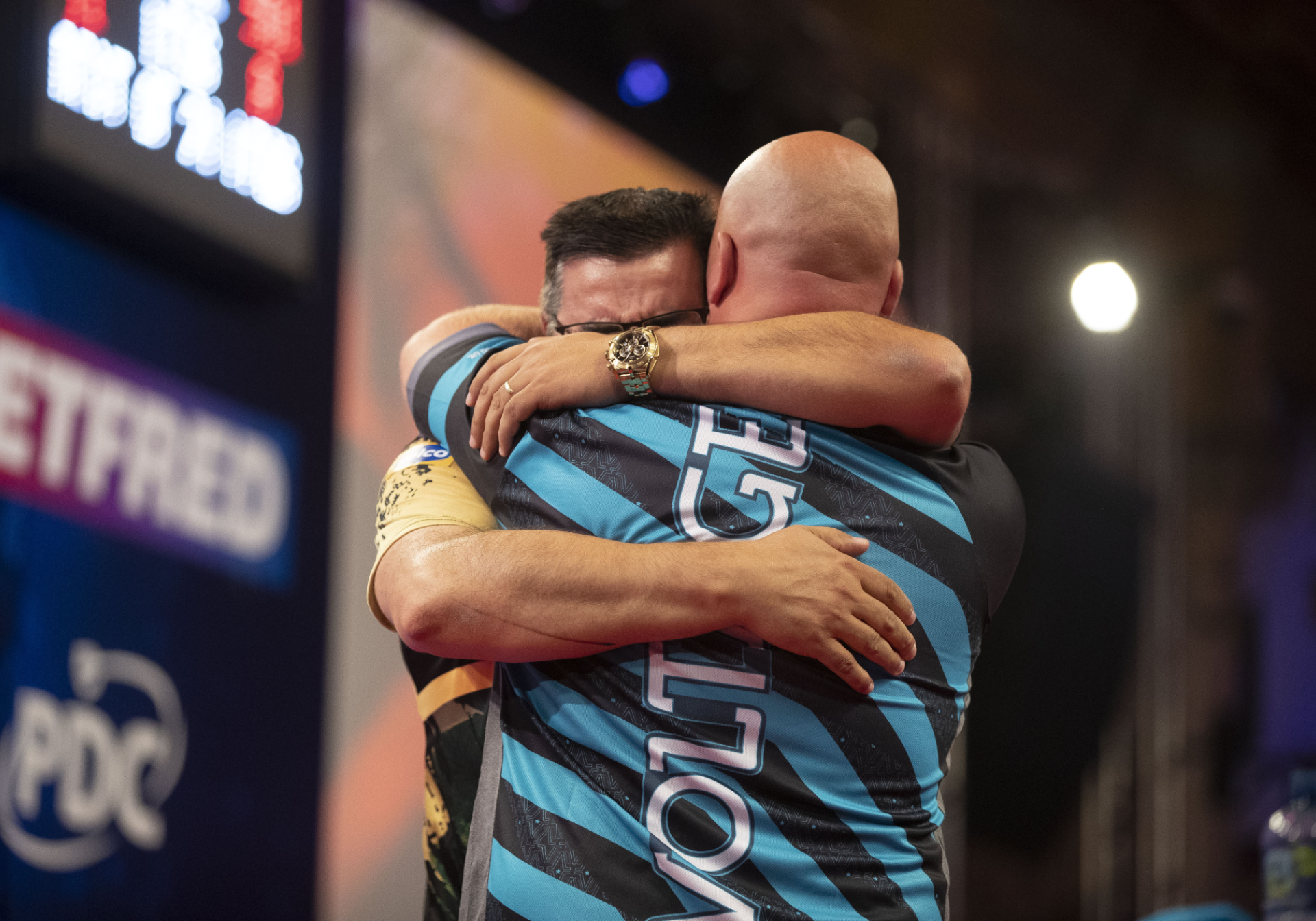Jose de Sousa and Rob Cross embrace at the end of the match