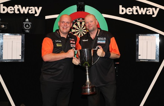 Michael van Gerwen & Raymond van Barneveld (Lawrence Lustig/PDC)