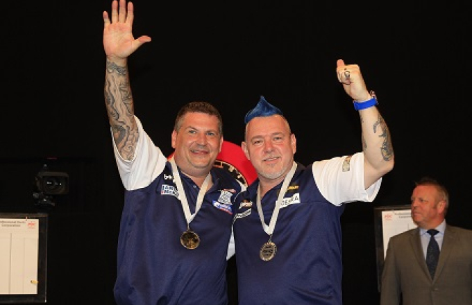 Gary Anderson & Peter Wright (Lawrence Lustig, PDC)