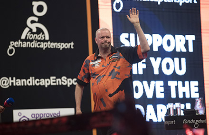 Raymond van Barneveld (Lawrence Lustig, PDC)