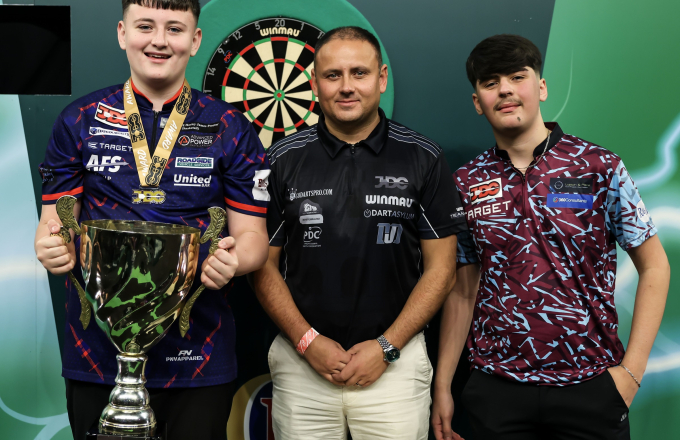 Mitchell Lawrie & Kaya Baysal with Steve Brown (Taylor Lanning, PDC)