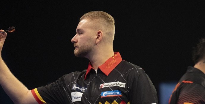 Kneesy Does It For Injured Van Den Bergh Pdc