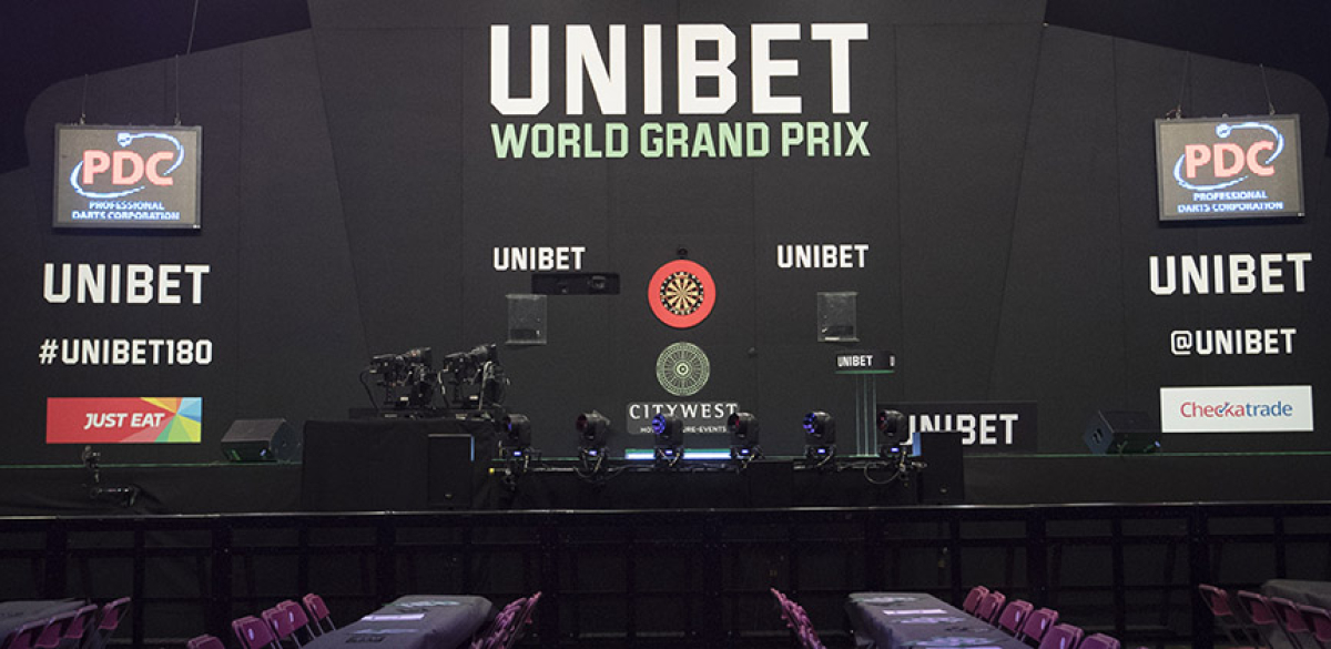 World Grand Prix stage (Lawrence Lustig, PDC)