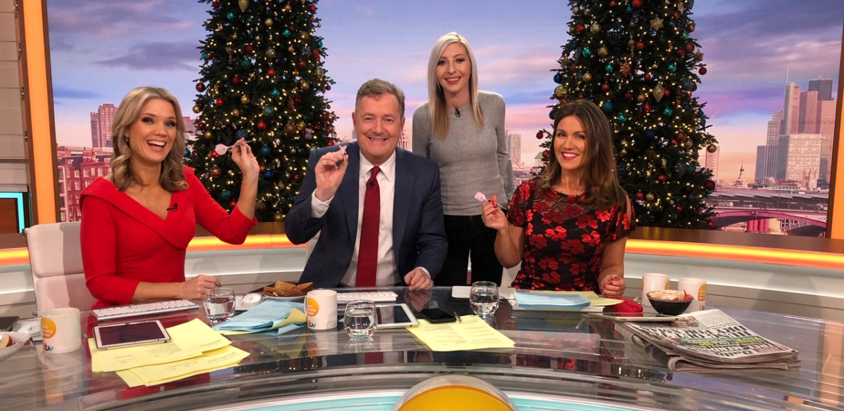 Fallon Sherrock with Piers Morgan, Susanna Reid and Charlotte Hawkins (PDC) 