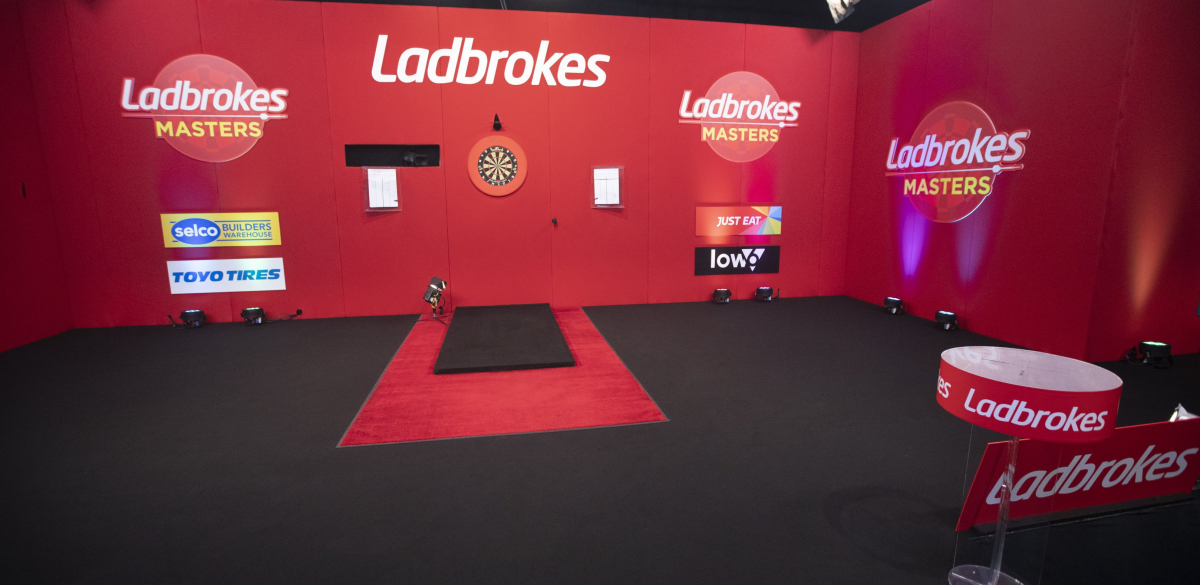 Ladbrokes Masters stage (Lawrence Lustig, PDC)