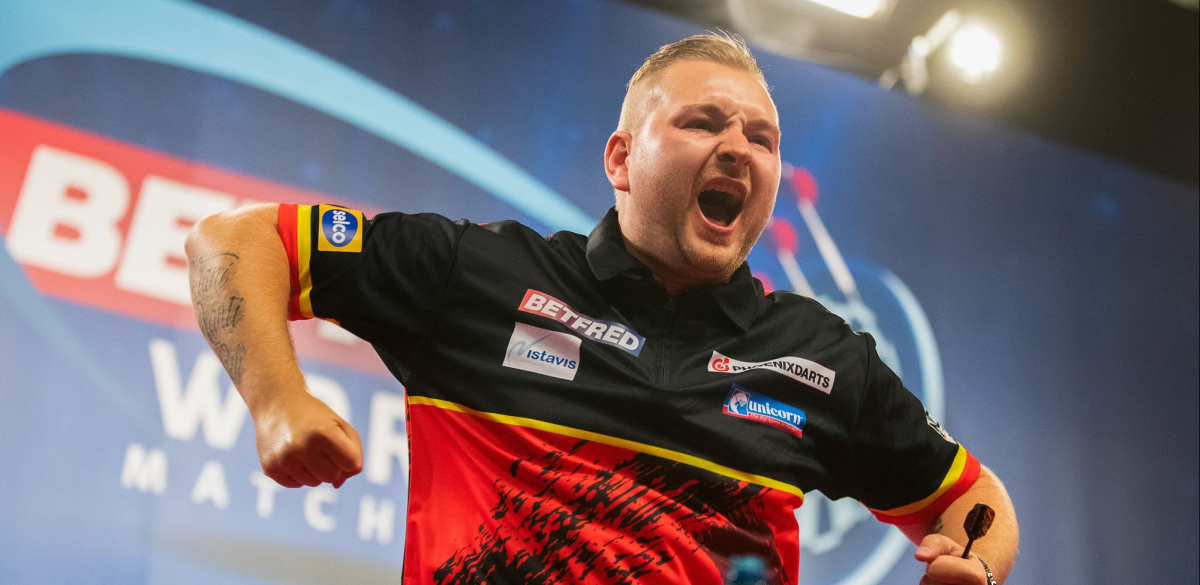 Van den Bergh celebrates his incredible last eight win over Wright