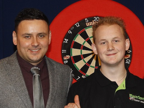 JDC Chairman Steve Brown with 2016 JDC Champion Maikel Verberk (Lawrence Lustig, PDC)