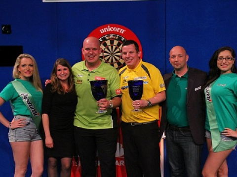 Michael van Gerwen & Dave Chisnall - 2016 Gibraltar Darts Trophy