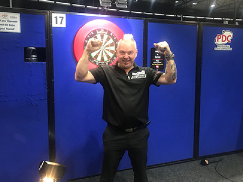 Peter Wright wins Players Championship 17 (PDC)