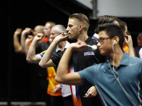 Players throwing (PDC)