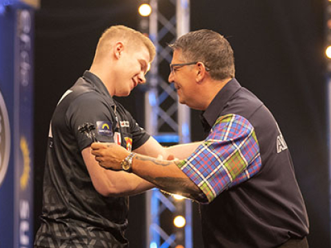 Nico Kurz, Gary Anderson (Kais Bodensieck, PDC Europe)