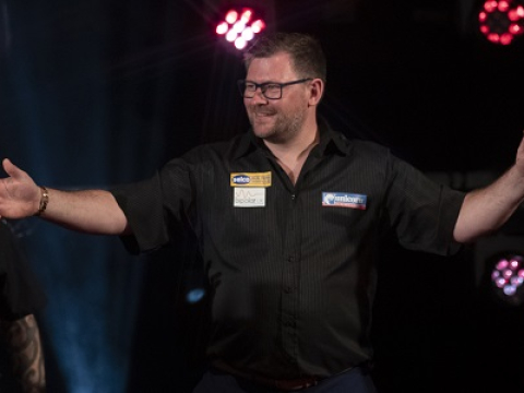 James Wade (Lawrence Lustig, PDC)