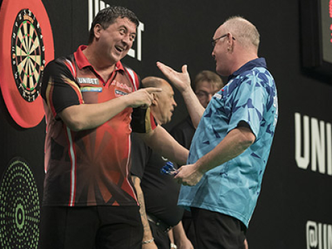 Mensur Suljovic, Ian White (Lawrence Lustig, PDC)