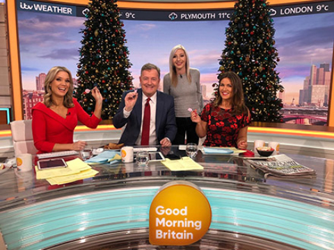 Fallon Sherrock with Piers Morgan, Susanna Reid and Charlotte Hawkins (PDC) 