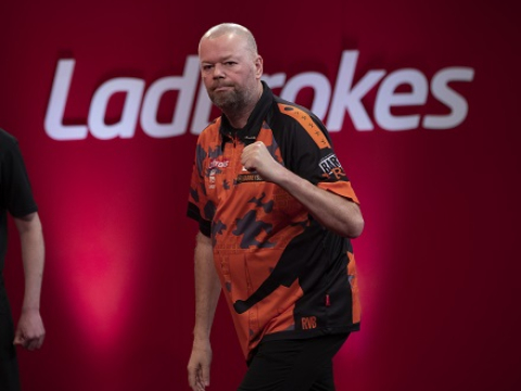 Raymond van Barneveld (Lawrence Lustig, PDC)