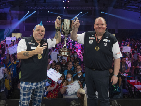 Peter Wright and John Henderson lift the World Cup title in 2021