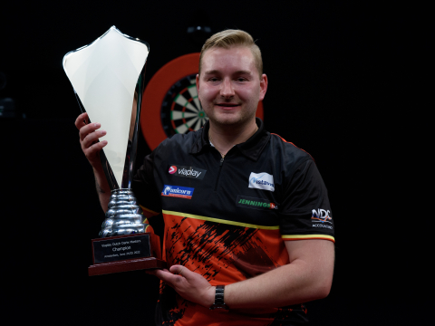 Dimitri Van den Bergh (Kelly Deckers, PDC)