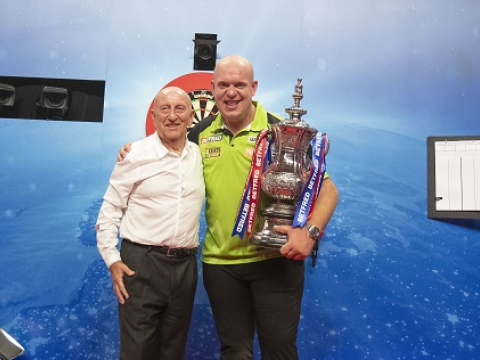 Michael van Gerwen & Betfred boss Fred Done (Taylor Lanning, PDC)