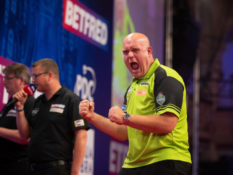 Van Gerwen celebrates at the Betfred World Matchplay (PDC)