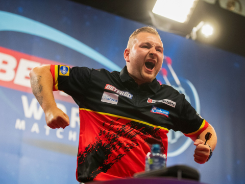 Van den Bergh celebrates his incredible last eight win over Wright