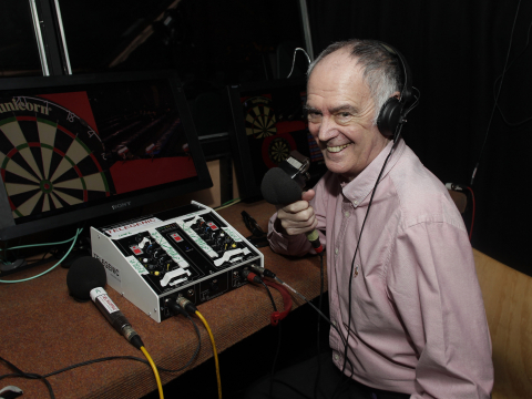 Sid Waddell pictured in the Sky Sports commentary box (PDC)