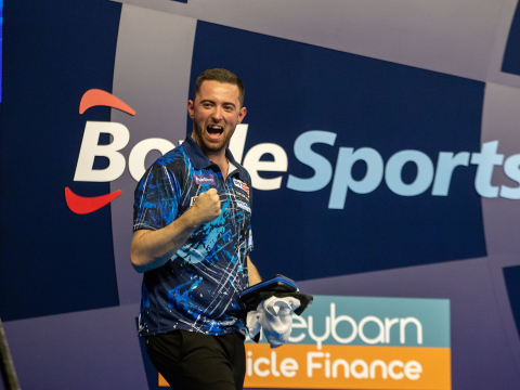 Luke Humphries (Simon O'Connor, PDC)