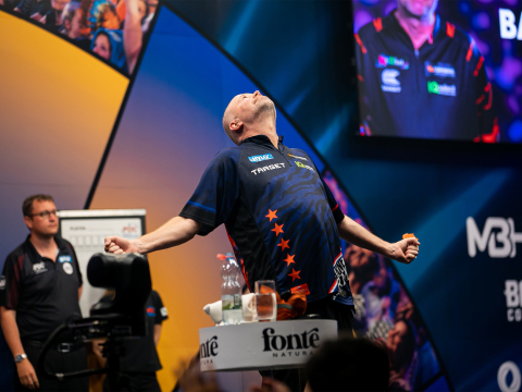 Raymond van Barneveld (Gabor Kiss/PDC Europe)