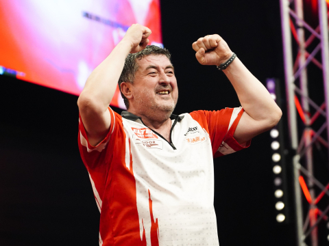 Mensur Suljovic (Paul Targyik, PDC Europe)