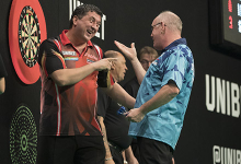 Mensur Suljovic, Ian White (Lawrence Lustig, PDC)